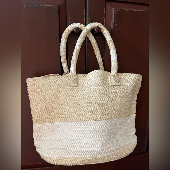 Like New Altru 100% Paper Straw Tote Bag - Picture 12 of 16